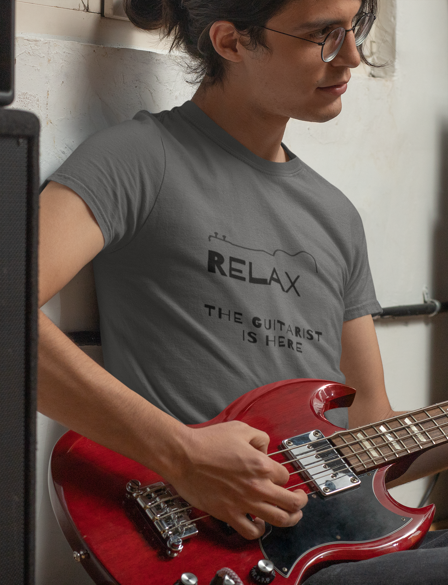 Minimalist Relaxation Design T-Shirt - "Relax and Unwind